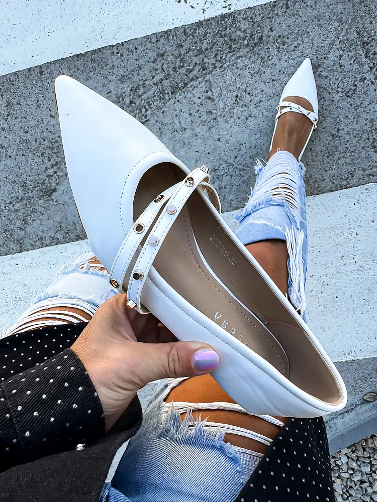 Arany nittekkel díszített balerína cipő VIOLA