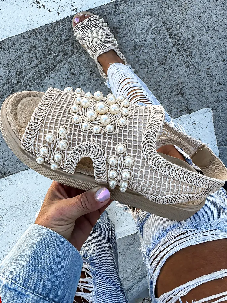 Gyöngyökkel díszített hímzett hálós szandál PALOMA - next