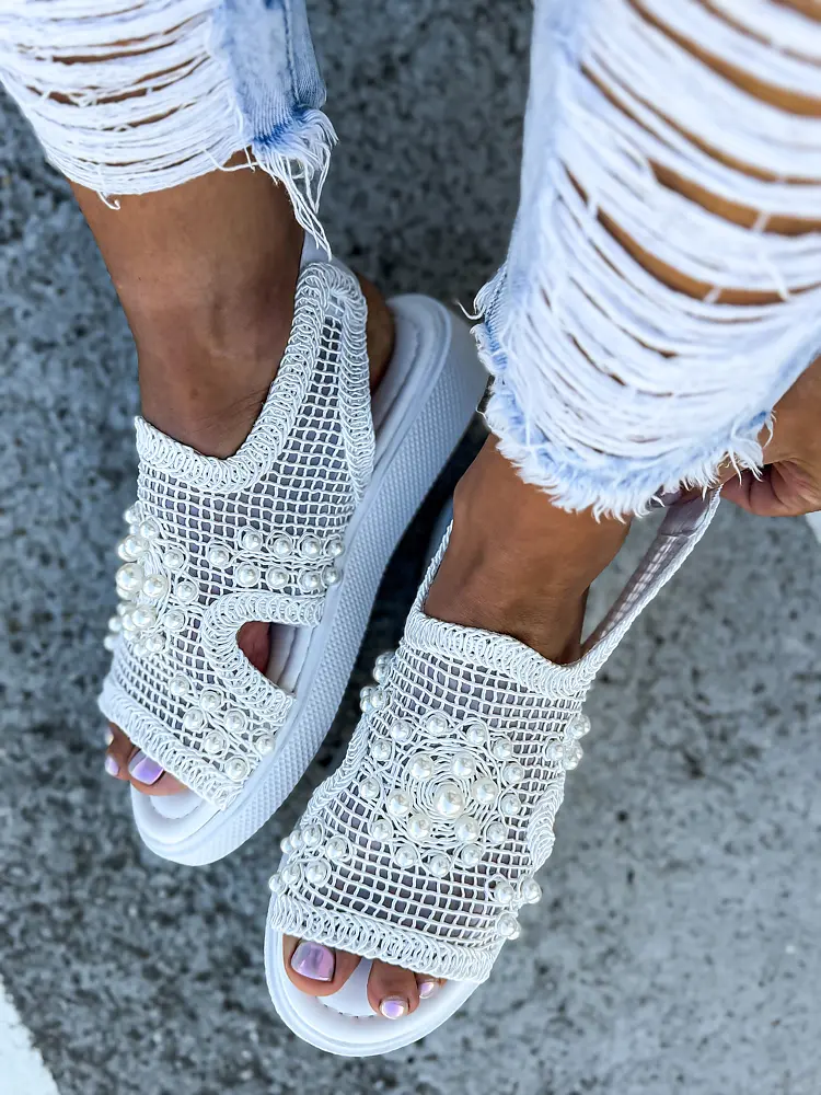 Gyöngyökkel díszített hímzett hálós szandál PALOMA