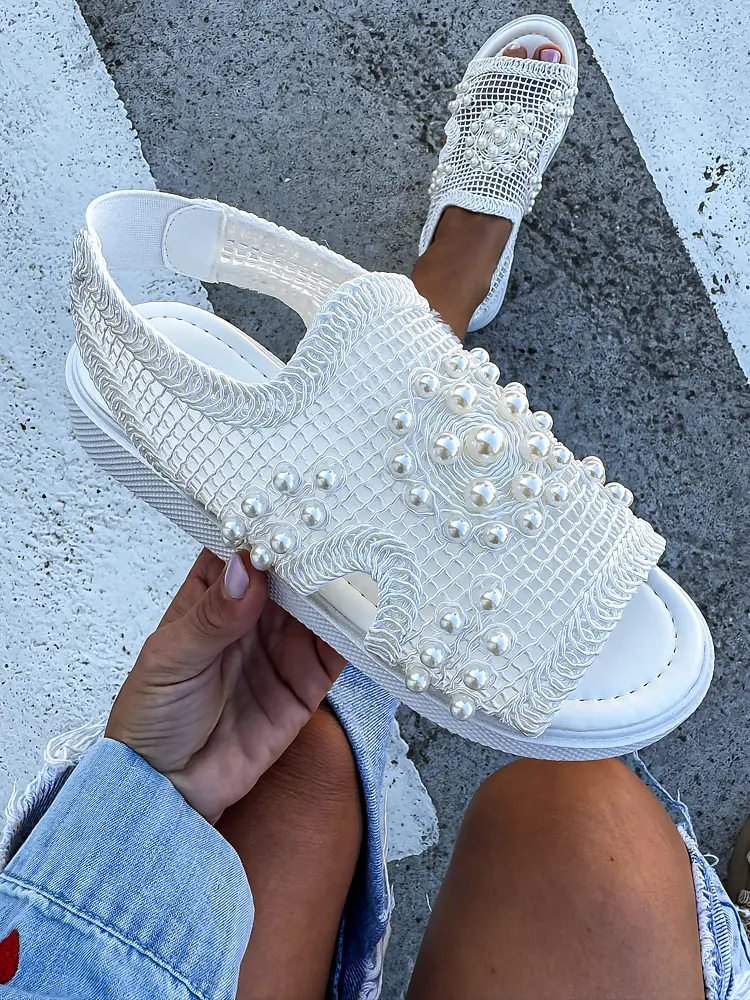 Gyöngyökkel díszített hímzett hálós szandál PALOMA - next