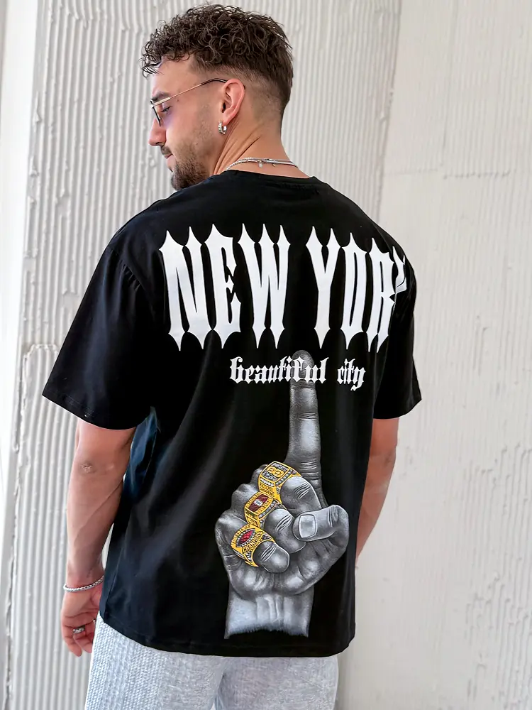 Nyomtatott mintás fekete póló