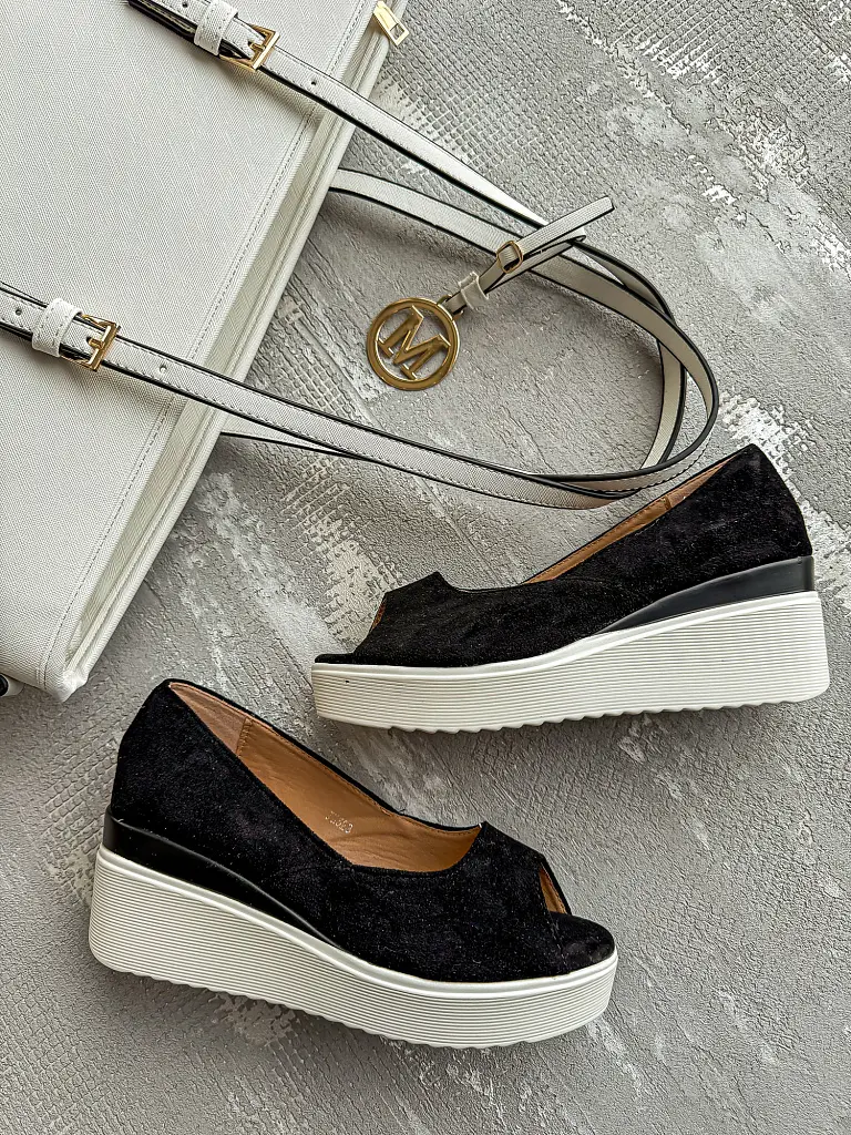 Platformos velúr szandál CORDELLA - next