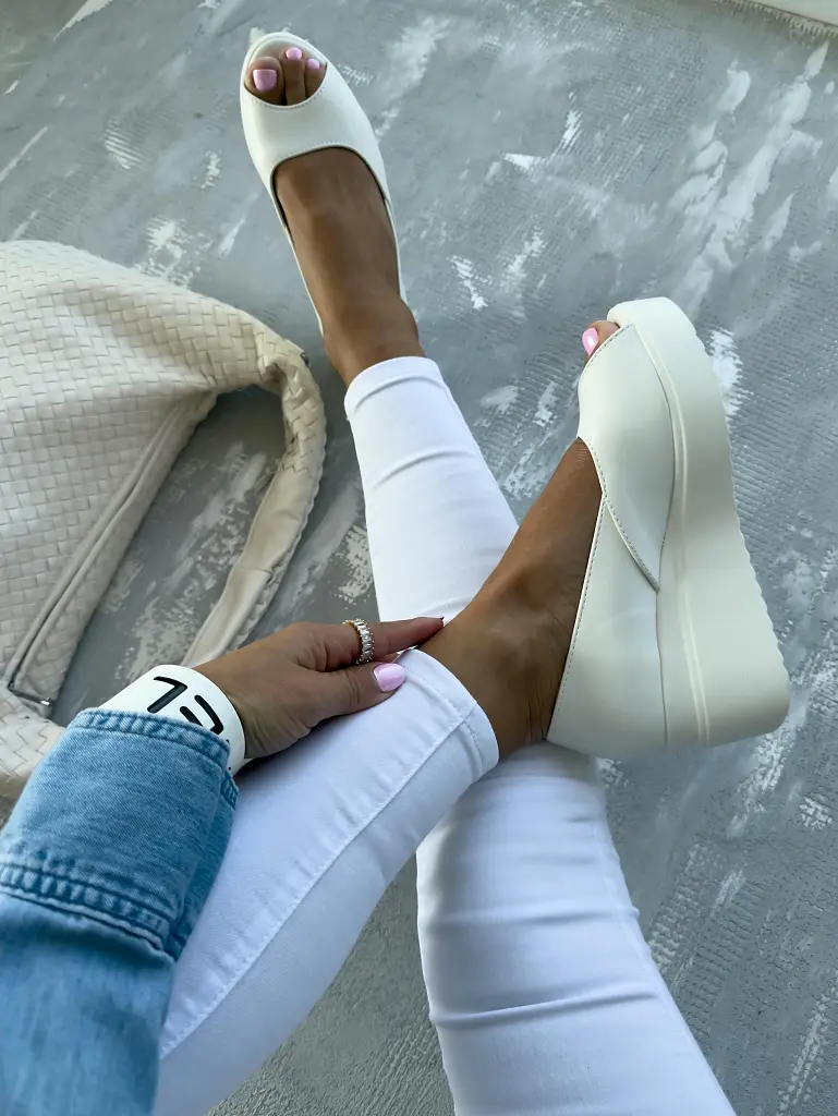 Fehér platformos szandál SALOME