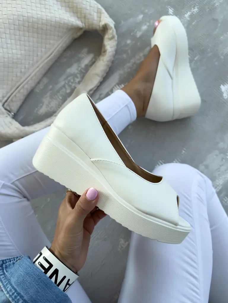 Fehér platformos szandál SALOME - next