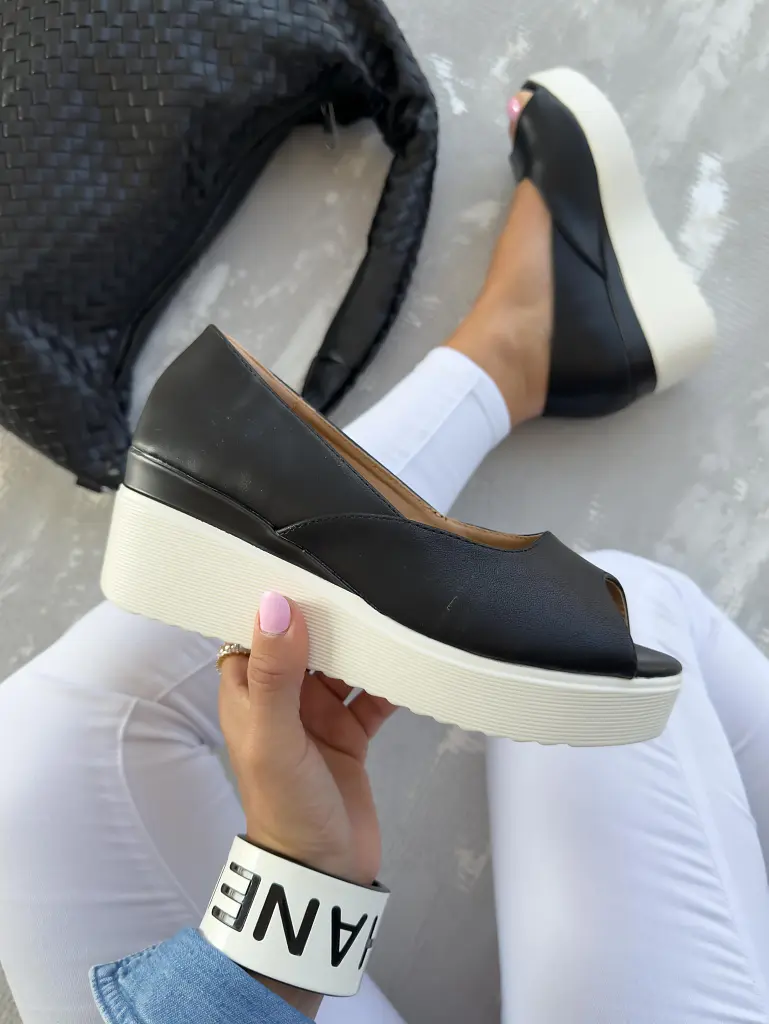 Fekete platformos szandál SALOME