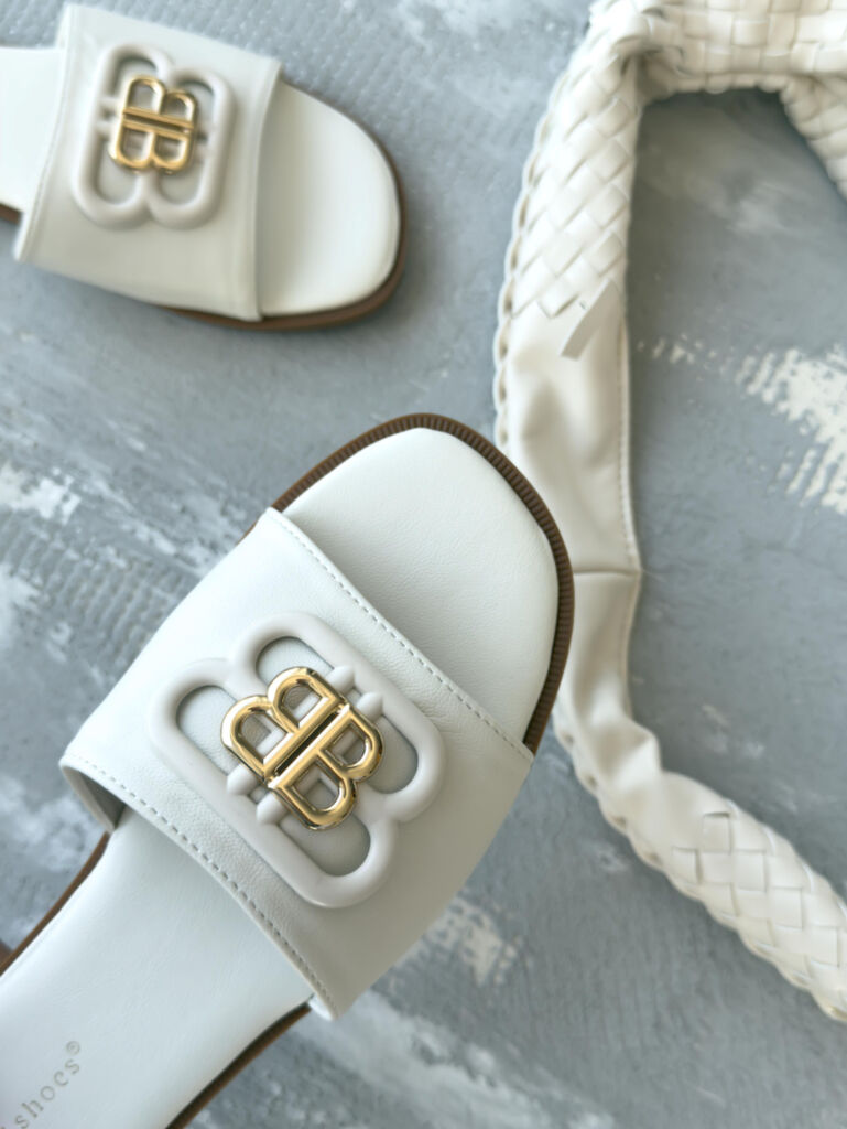 Fehér papucs arany színű dísszel MALENA - next