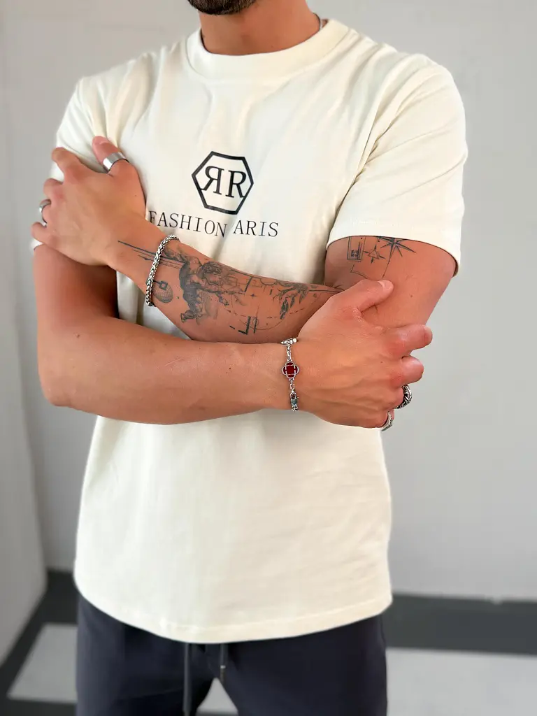 Bézs férfi póló nyomtatott mintával