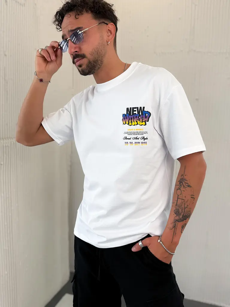 Nyomtatott mintás fehér férfi póló