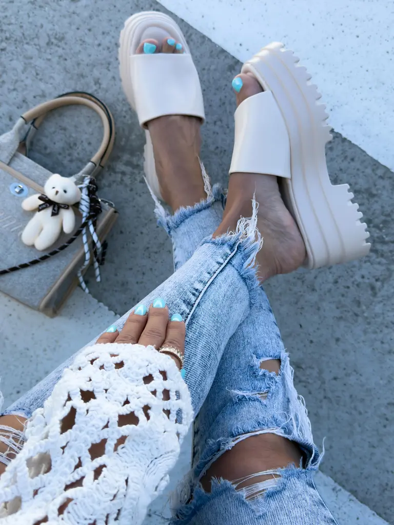 Platformos női papucs YOLANDA