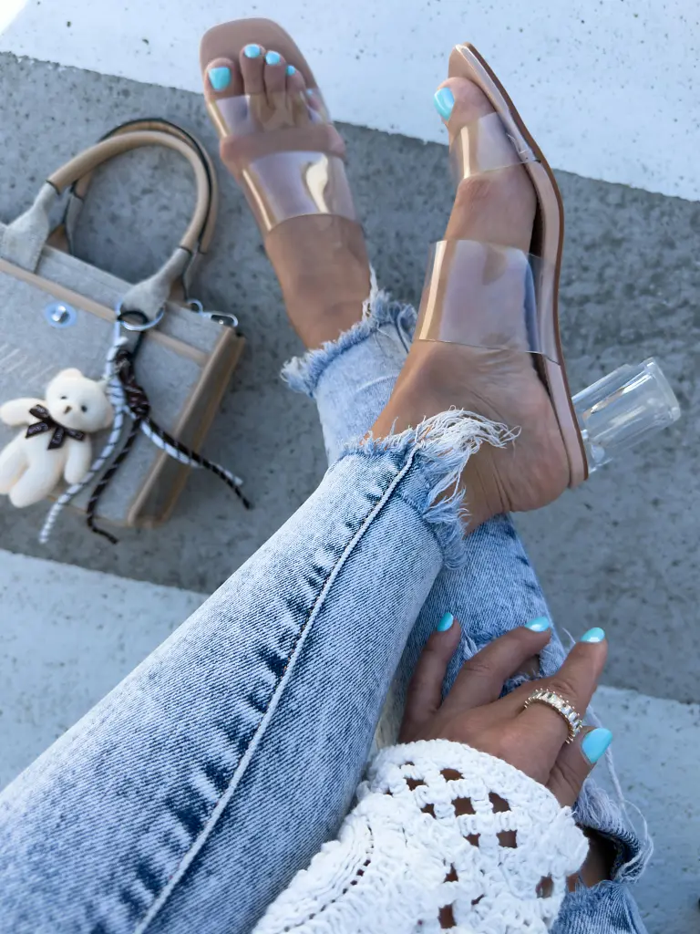 Áttetsző szandál CHRISTIN