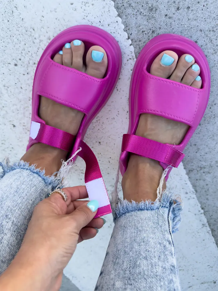 Pillekönnyű tépőzáras gumis szandál ZURI - next