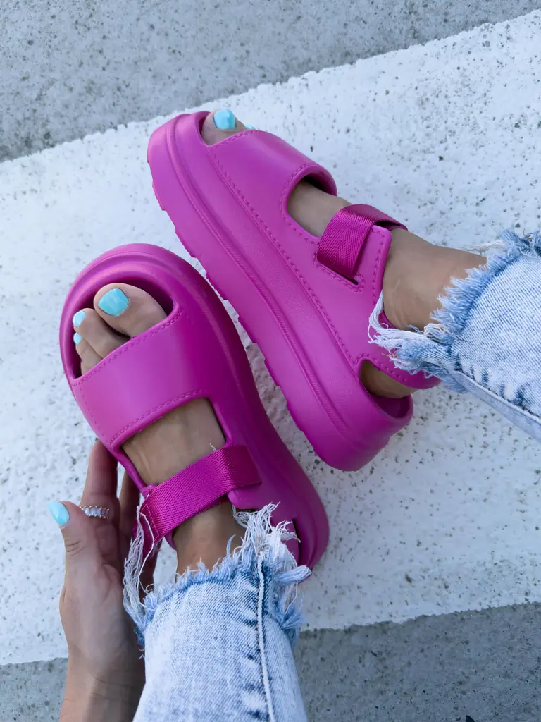 Pillekönnyű tépőzáras gumis szandál ZURI