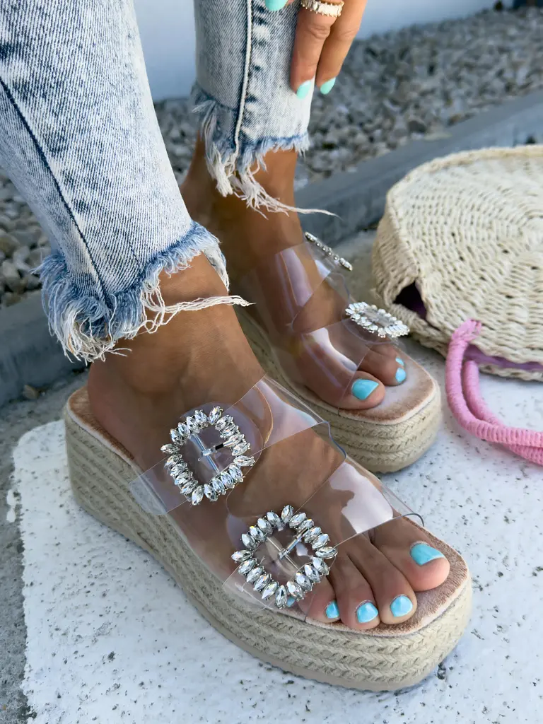 Kövecskékkel díszített platform papucs HILDA