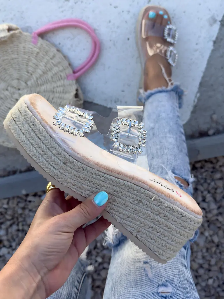 Kövecskékkel díszített platform papucs HILDA - next