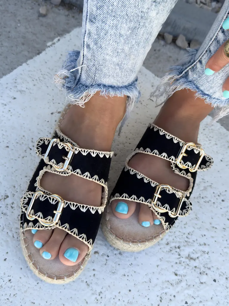 Fekete platformos papucs ALETTA - next