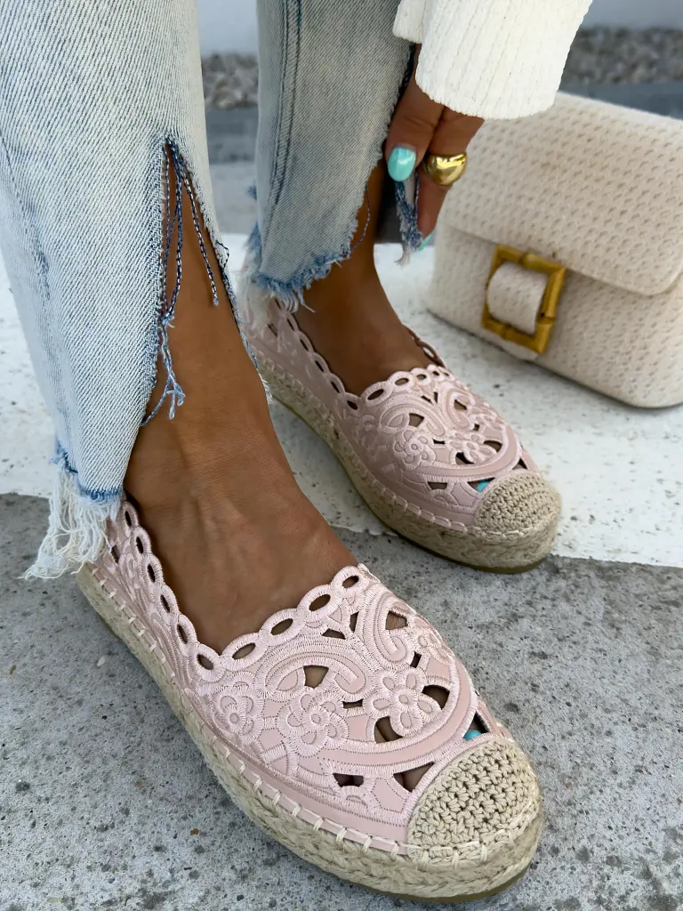 Hímzett női mokaszín LILIEN