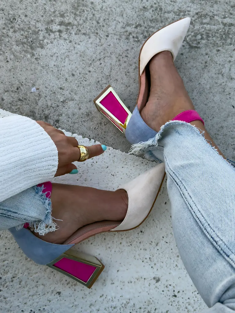 Színes női szandál CLARA - next