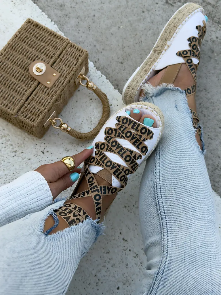 Felkötős női szandál NOWA - next