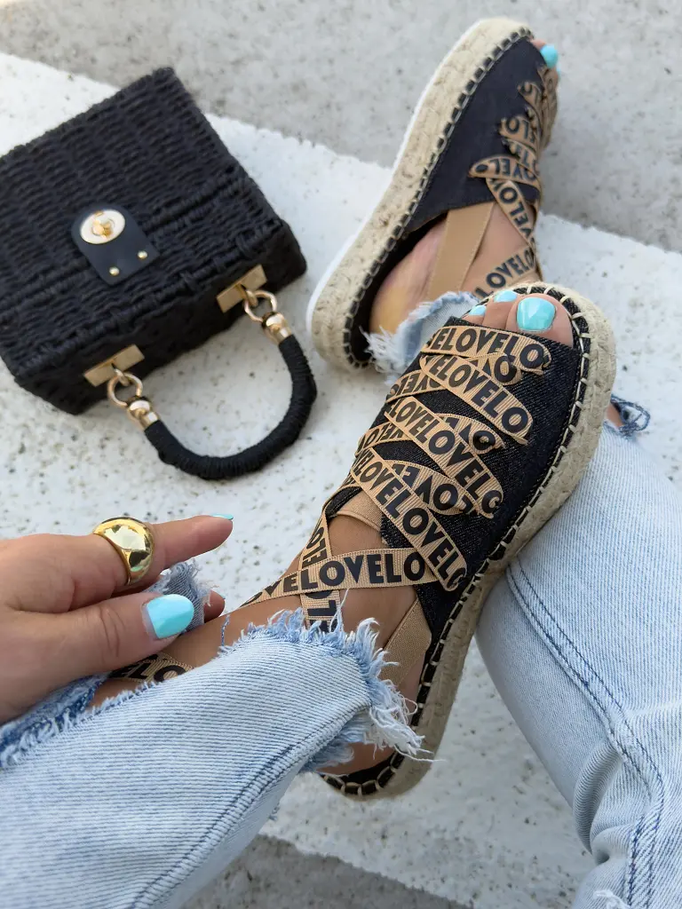 Felkötős női szandál NOWA - next