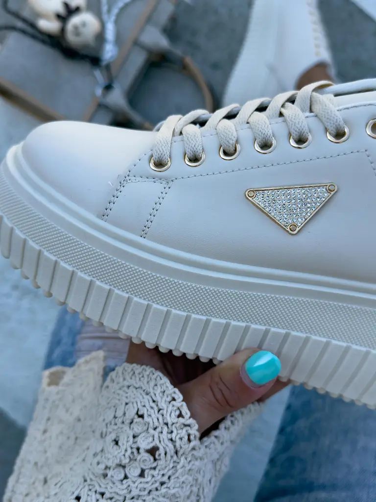 Platformos sportcipő arany színű díszekkel MORISHA - next