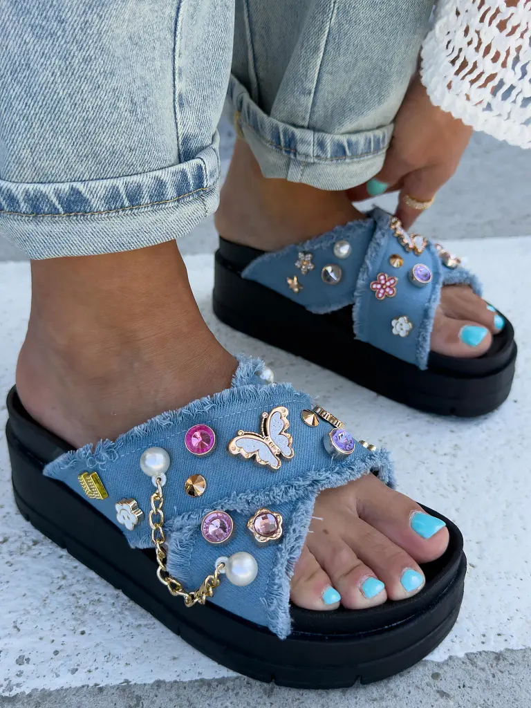 Kövekkel díszített farmer papucs COLLINS - next