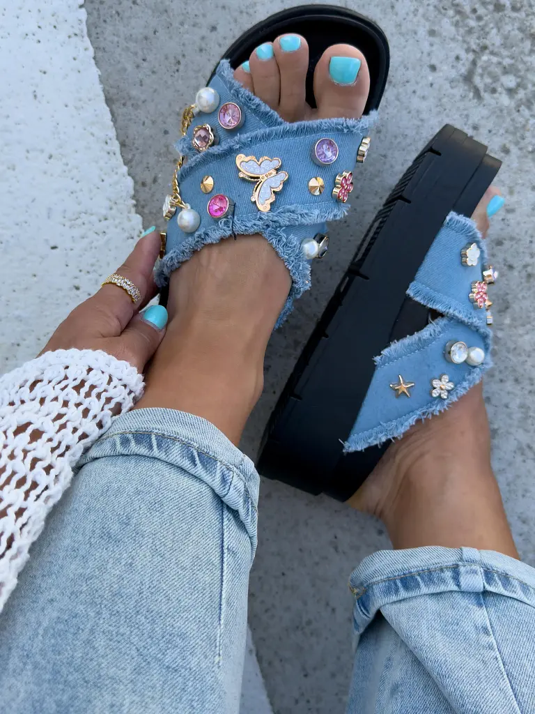 Kövekkel díszített farmer papucs COLLINS