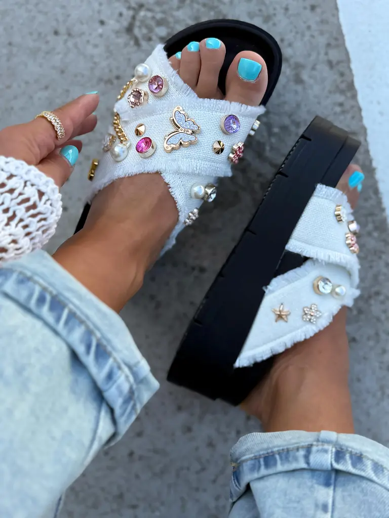 Kövekkel díszített farmer papucs COLLINS