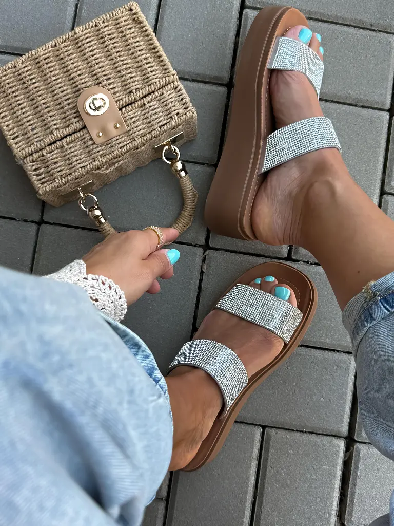 Kövekkel díszített női papucs MANUELA - next