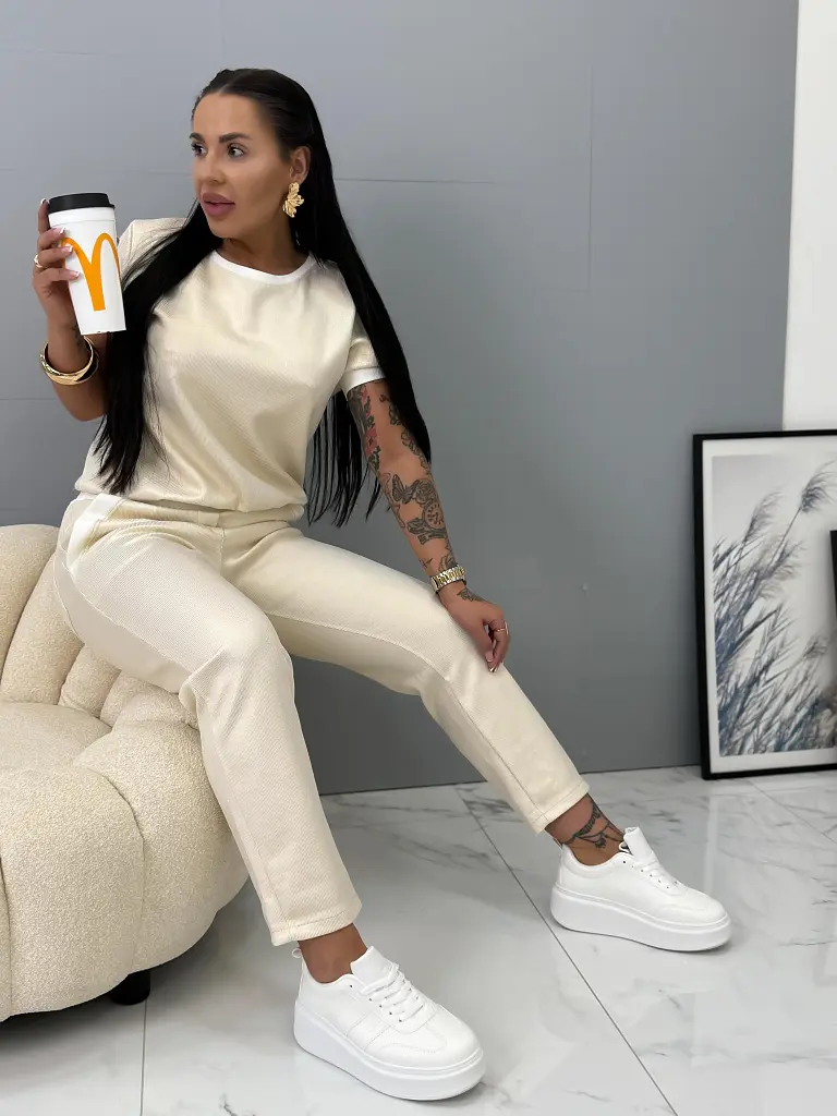 Csillogós sportos szabadidő szett KRISTEN