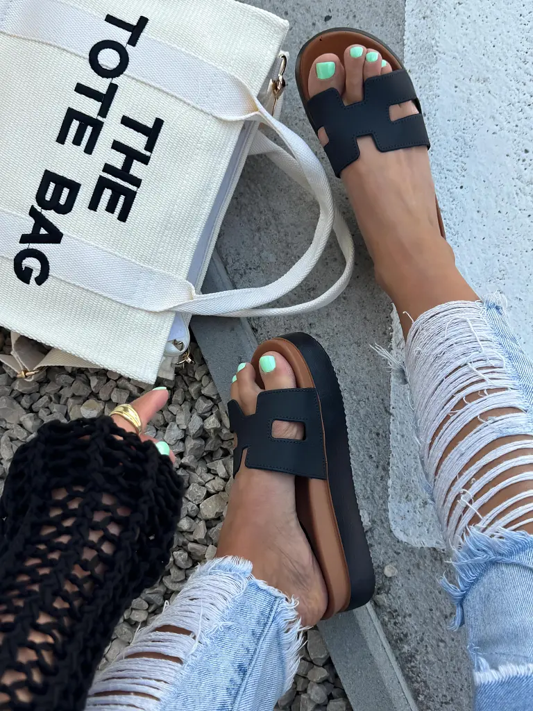 Fekete platformos női papucs LUNNA - next