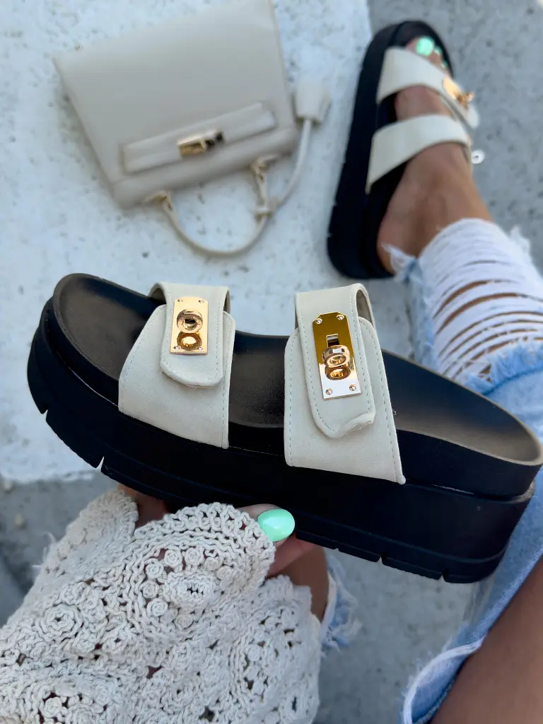 Női papucs arany színű dísszekkel MODESTA