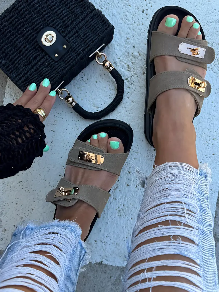 Női papucs arany színű dísszekkel MODESTA - next