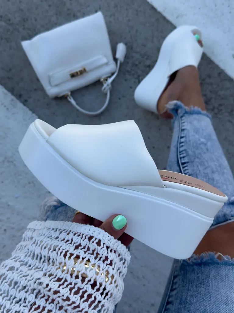 Fehér platformos papucs SOREL