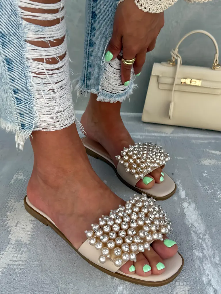 Gyöngyökkel díszített női papucs KAIDEN - next