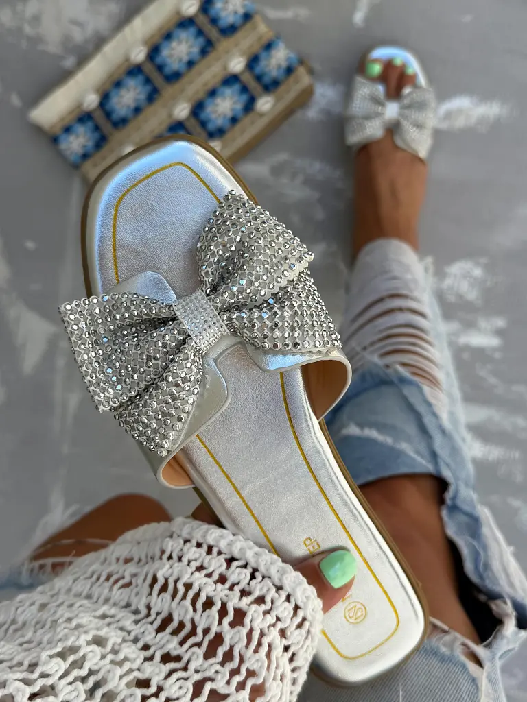 Kövecskékkel díszített masnis papucs HANSIKA - next