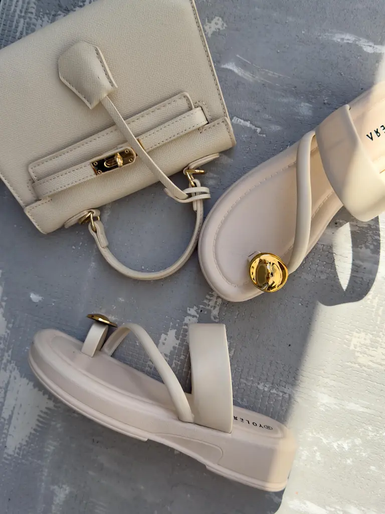 Női papucs arany színű dísszel ALIENOR - next