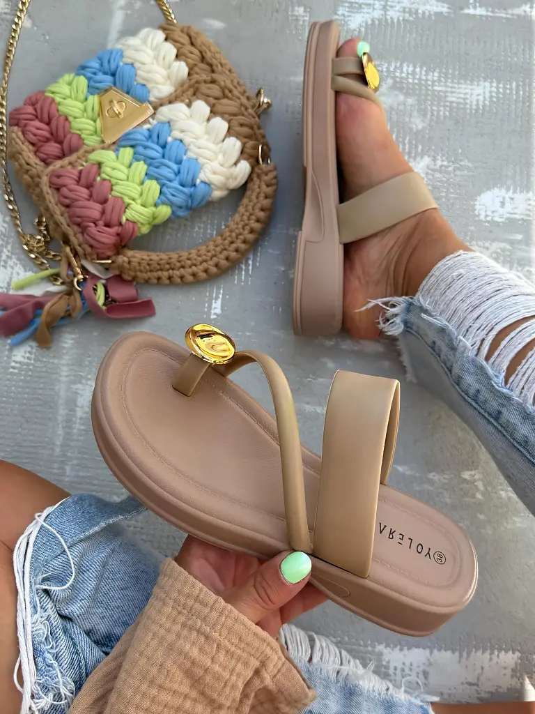 Női papucs arany színű dísszel ALIENOR