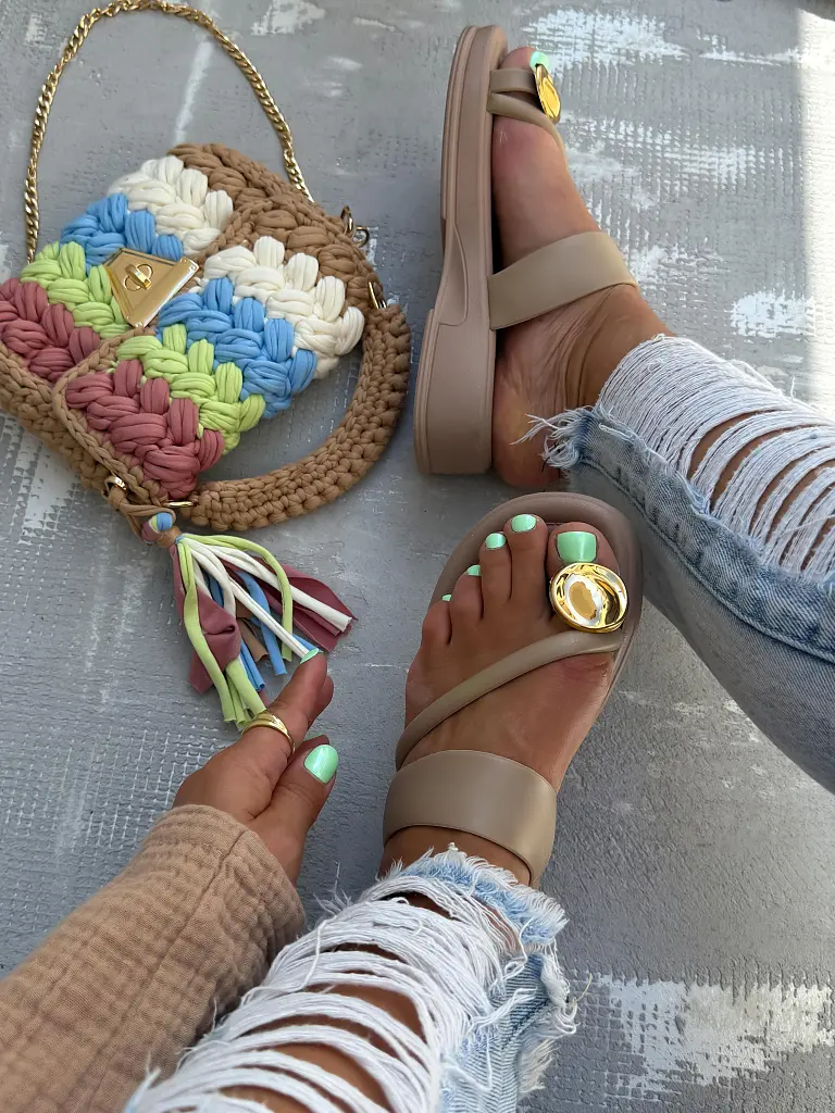 Női papucs arany színű dísszel ALIENOR - next