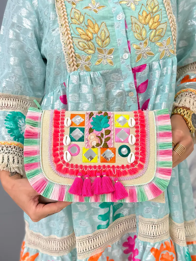 Hímzett női táska COZETTE