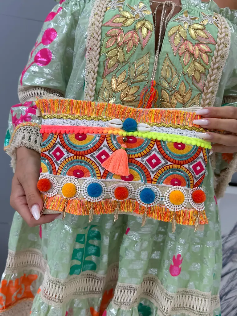 Hímzett női táska ESTERA - next