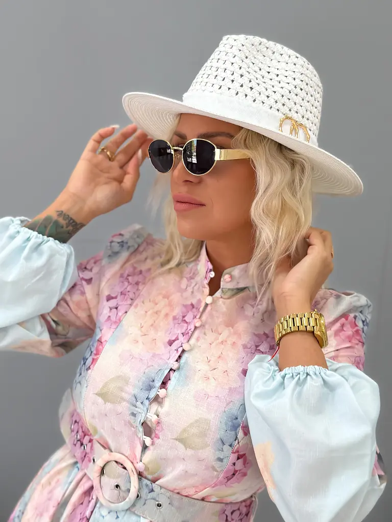 Női nyári kalap arany dísszel