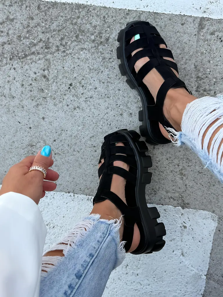 Fekete platformos női szandál HERMA