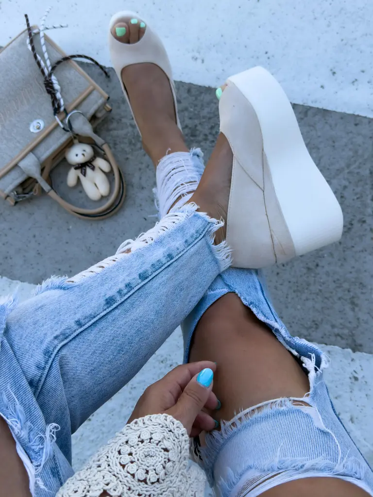 Bézs platformos szandál TALYSA - next