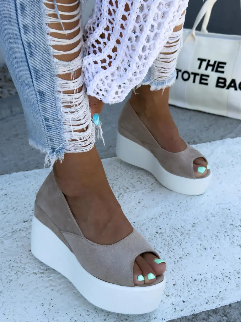 Barna platformos szandál TALYSA - next