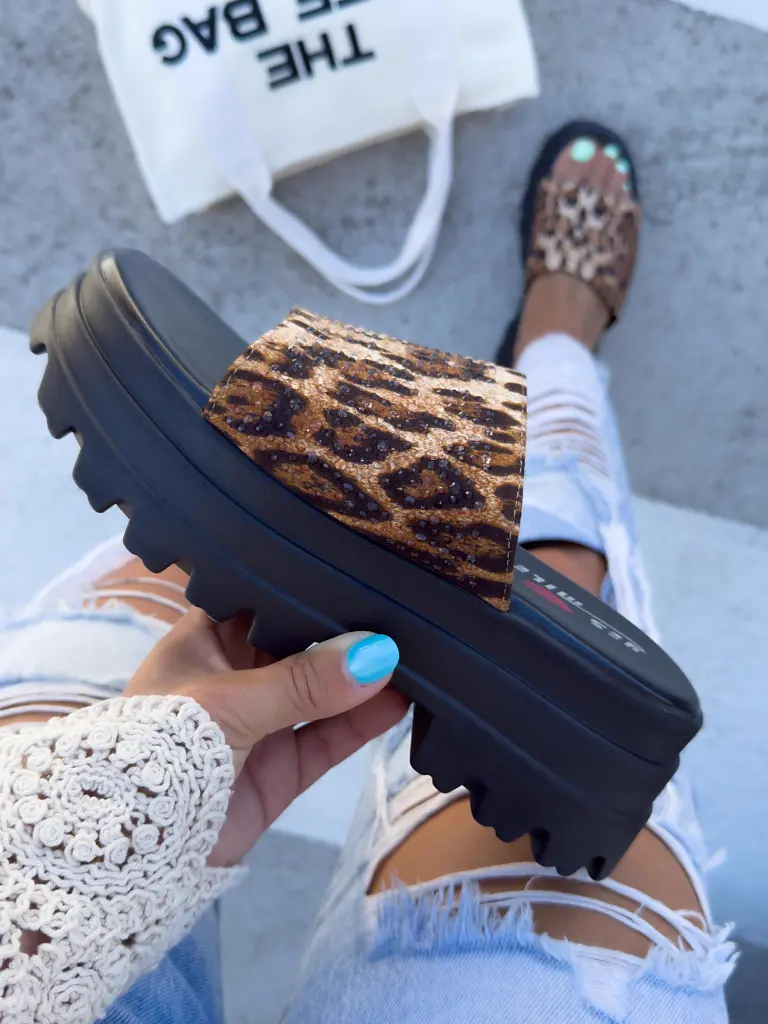 Leopárdmintás platformos papucs MERIEL