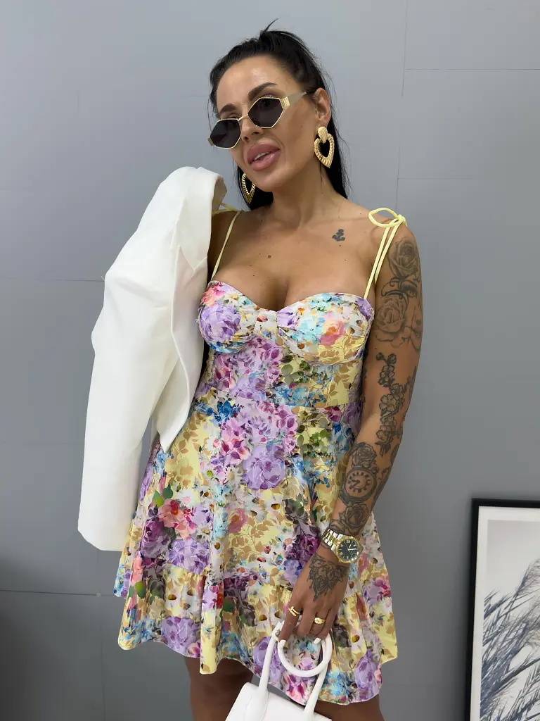 Virágmintás, fodros pántos ruha melltöméssel CHLOE - next