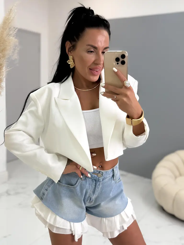 Rövid crop zakó válltöméssel MADISON