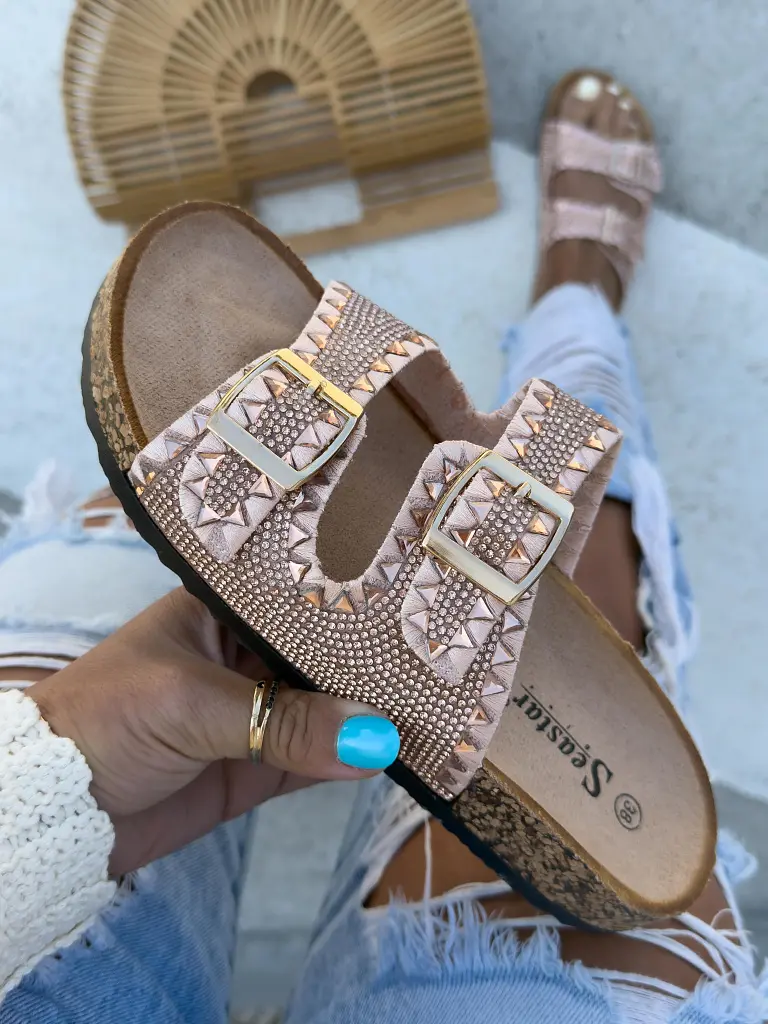 Kövekkel díszített papucs ANGELA - next