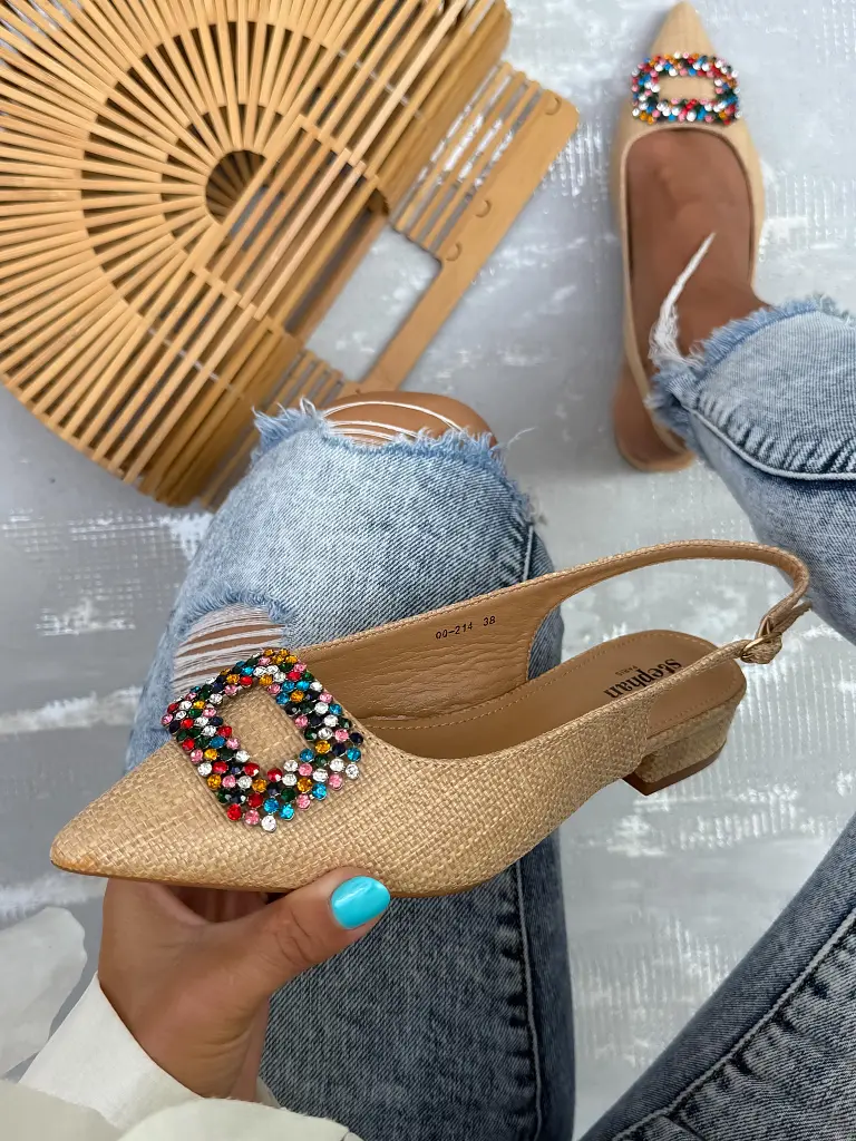 Kövekkel díszített szandál PAMELA