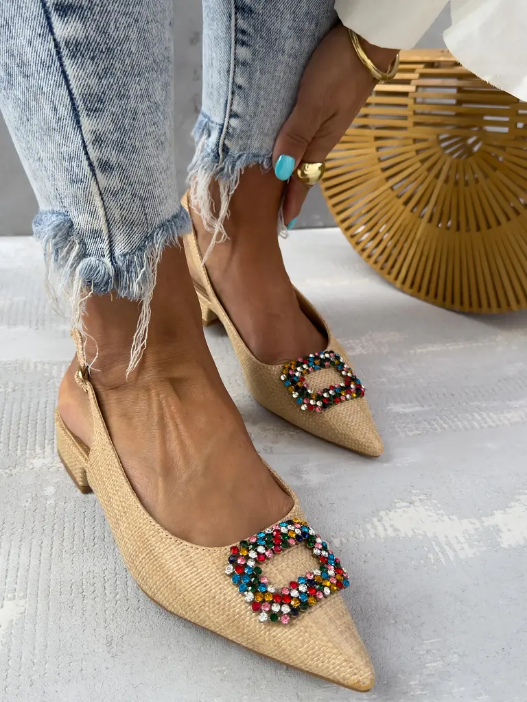 Kövekkel díszített szandál PAMELA - next